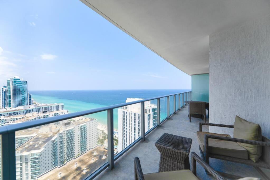 Spectacular Sunset Views Over The Ocean At Hollywood Esterno foto